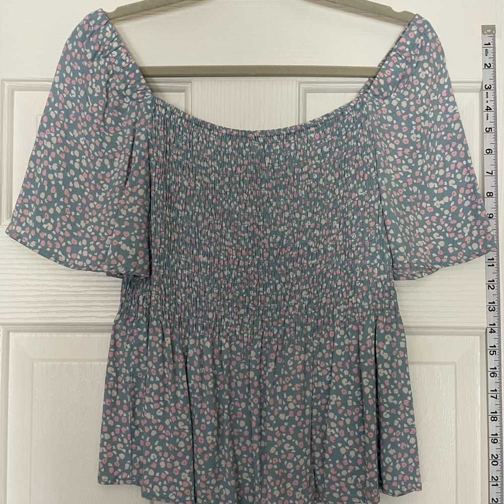 Summer top with smocking
